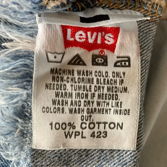 Vintage Y2K Levi’s 501 Button Fly Mid Rise Raw Hem Jean Shorts - Picture 7 of 10